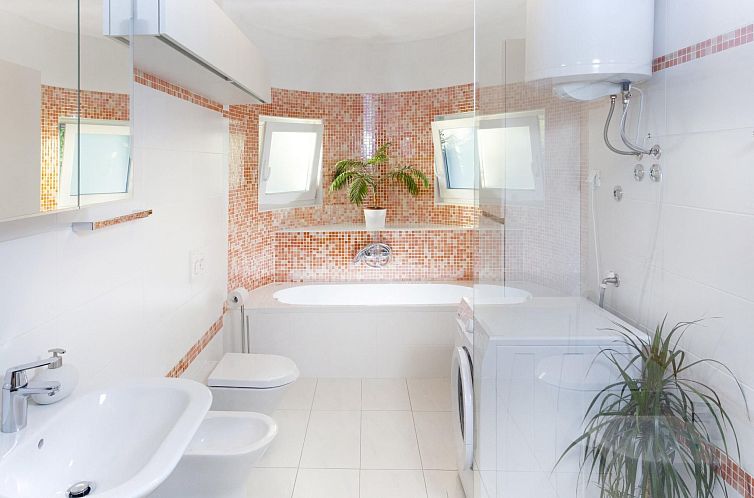 Vakantiehuis in Vintijan mit Großem Whirlpool