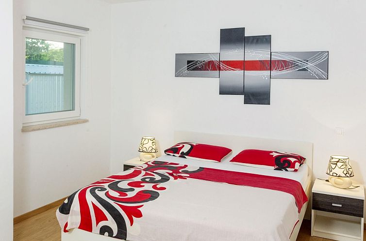 Vakantiehuis in Vintijan mit Großem Whirlpool