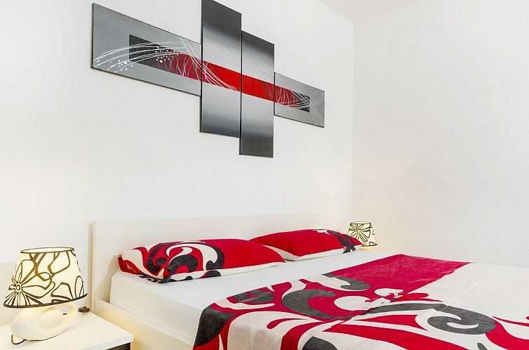 Vakantiehuis in Vintijan mit Großem Whirlpool