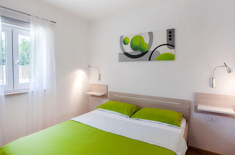 Vakantiehuis in Vintijan mit Großem Whirlpool