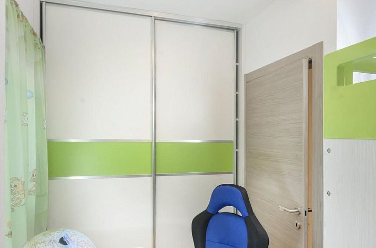 Vakantiehuis in Vintijan mit Großem Whirlpool