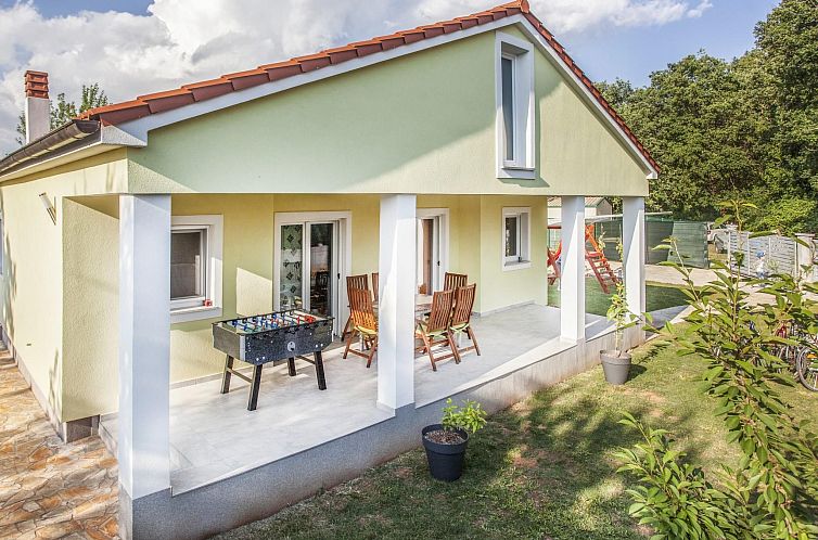 Vakantiehuis in Vintijan mit Großem Whirlpool