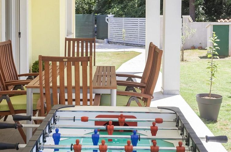 Vakantiehuis in Vintijan mit Großem Whirlpool