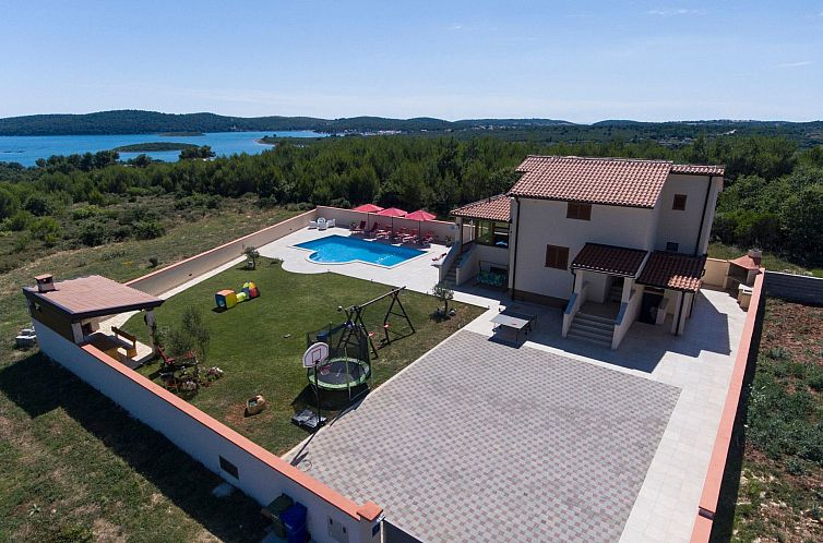 Vakantiehuis Nettes Ferienhaus in Pomer mit Privatem Pool