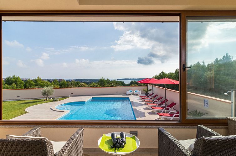 Vakantiehuis Nettes Ferienhaus in Pomer mit Privatem Pool