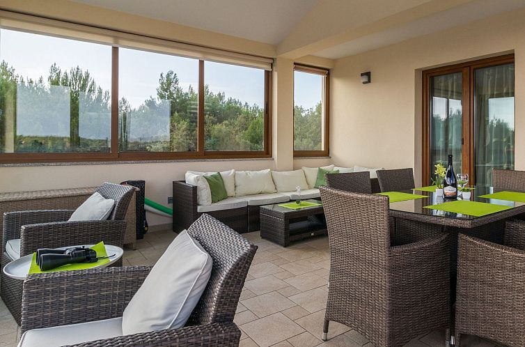 Vakantiehuis Nettes Ferienhaus in Pomer mit Privatem Pool