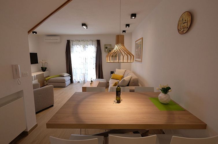Vakantiehuis Nettes Ferienhaus in Pomer mit Privatem Pool