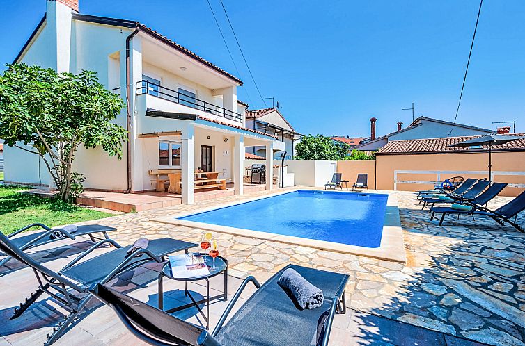 Vakantiehuis Villa mit Garten, Grill und Terrasse