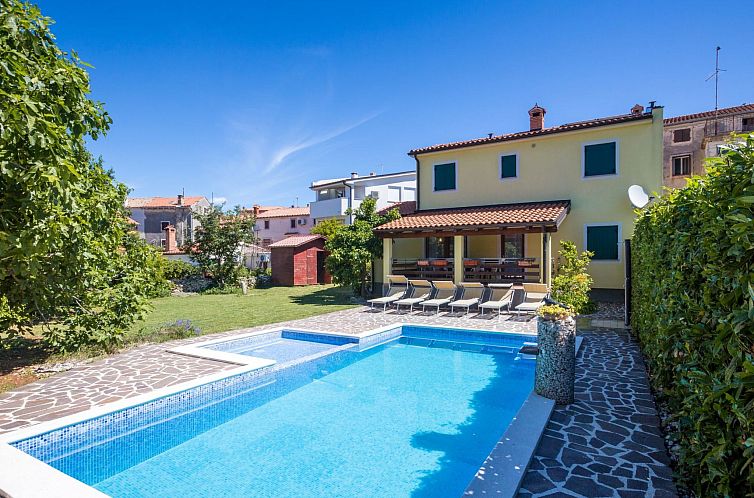 Vakantiehuis Ferienvilla "Vanja" mit privatem Pool