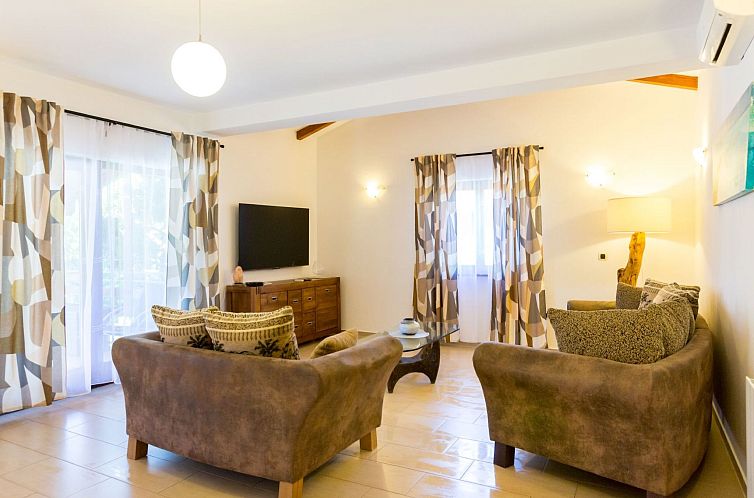 Vakantiehuis Ferienvilla "Vanja" mit privatem Pool