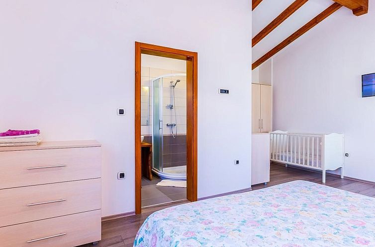 Vakantiehuis Ferienvilla "Vanja" mit privatem Pool