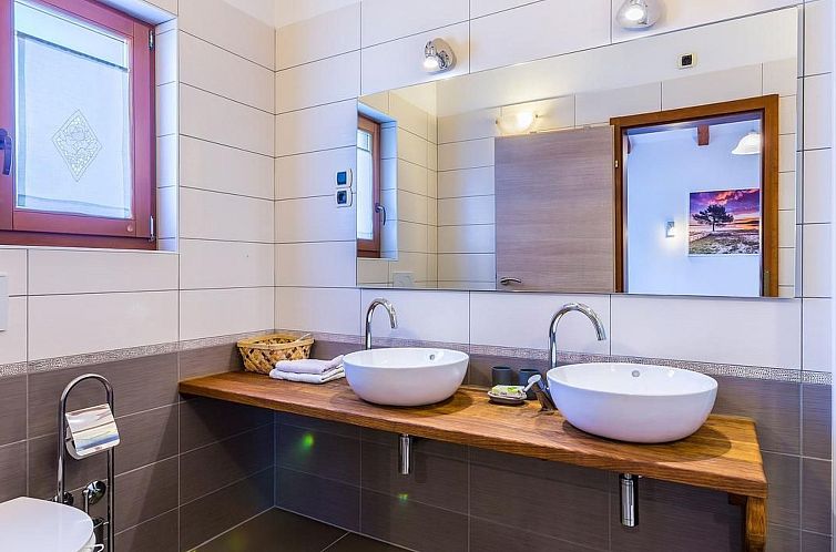 Vakantiehuis Ferienvilla "Vanja" mit privatem Pool