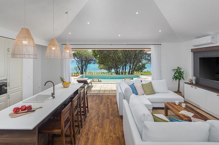 Vakantiehuis Luxury Beachfront Villa Porto Bus