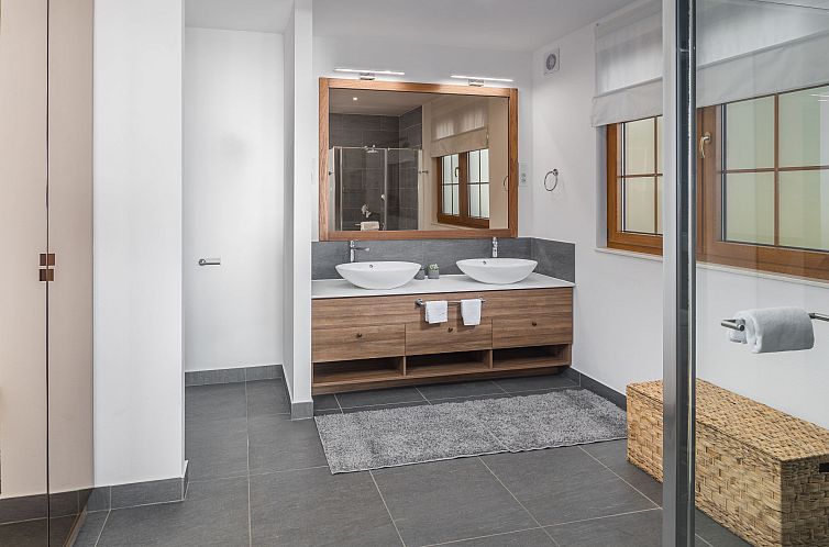 Vakantiehuis Luxury Beachside Villa Porto Bus