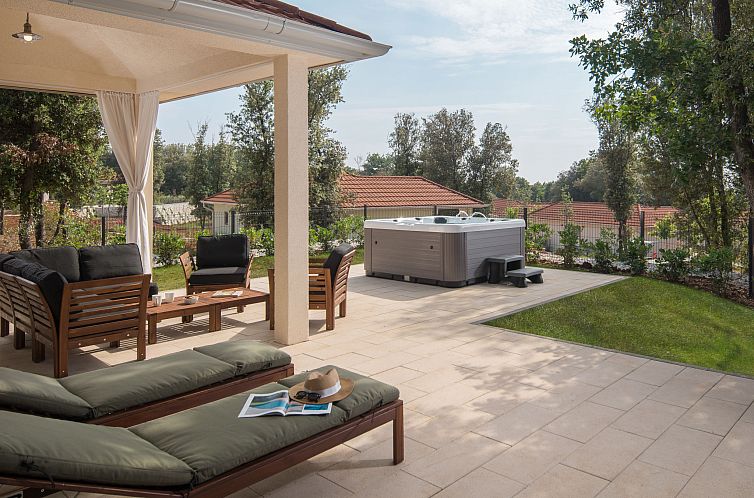 Vakantiehuis Luxury Bay Villa with private hot tub
