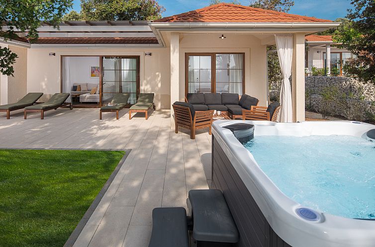 Unterkunft 10116214 - Ferienhaus Istrien - Vakantiehuis Luxury Bay Villa with private hot tub