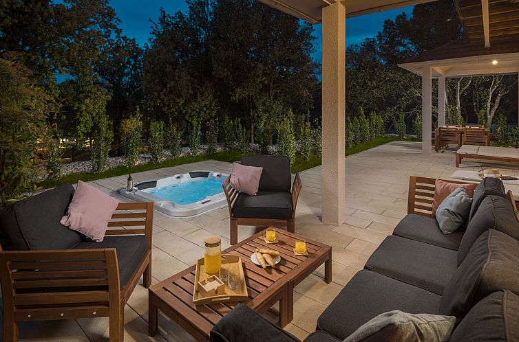 Vakantiehuis Luxury Bay Villa with private hot tub