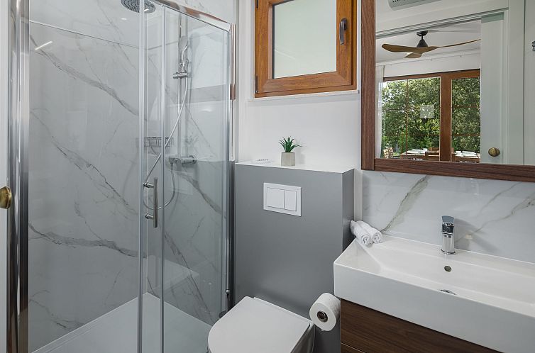 Vakantiehuis Luxury Bay Villa with private hot tub