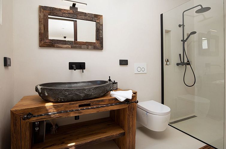 Vakantiehuis Perfektes Ferienhaus in Bale mit Privatem Pool