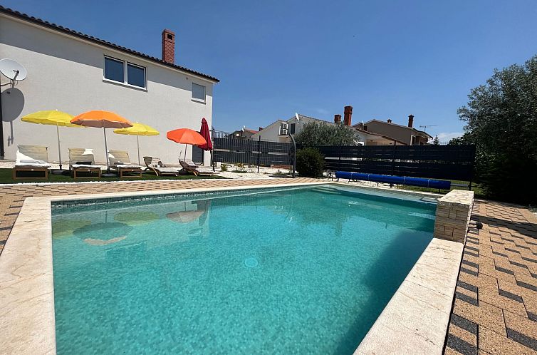 Vakantiehuis mit privatem beheiztem Schwimmbad
