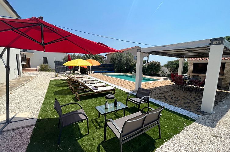 Vakantiehuis mit privatem beheiztem Schwimmbad