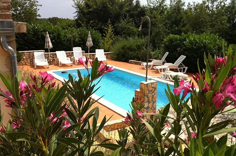 Vakantiehuis Ruhiggelegene Villa mit eigenem Tennisplatz und