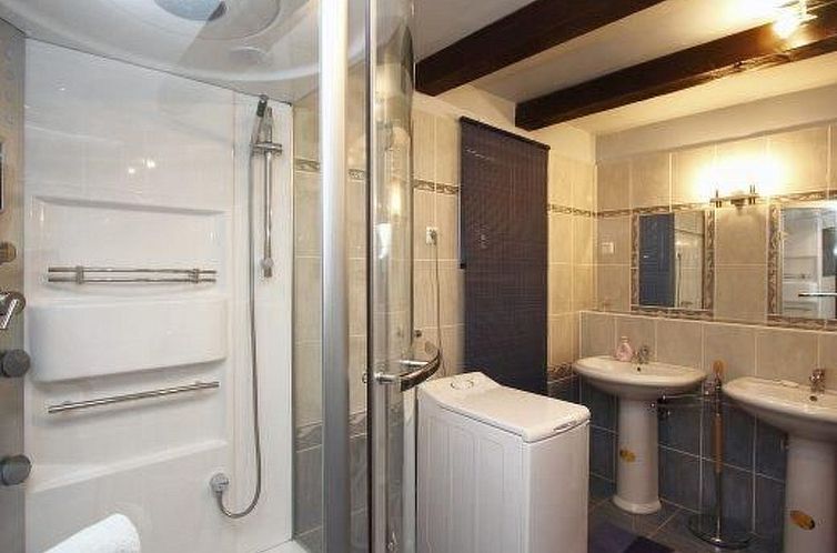 Vakantiehuis Ruhiggelegene Villa mit eigenem Tennisplatz und