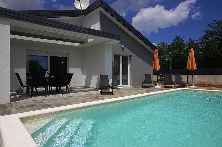 Vakantiehuis Villa mit privatem Pool in einer ruhigen Gegend