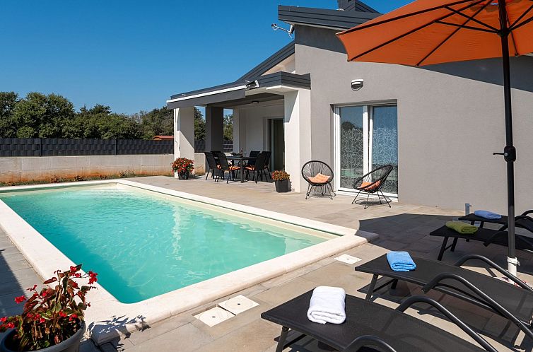 Vakantiehuis Villa mit privatem Pool in einer ruhigen Gegend