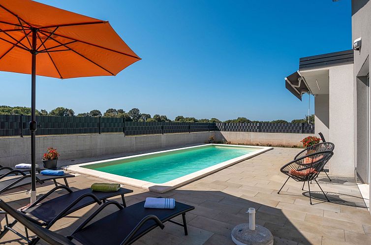 Vakantiehuis Villa mit privatem Pool in einer ruhigen Gegend