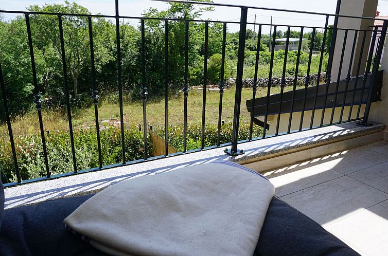 Vakantiehuis Neues Ferienhaus in Krnica mit Privatem Pool