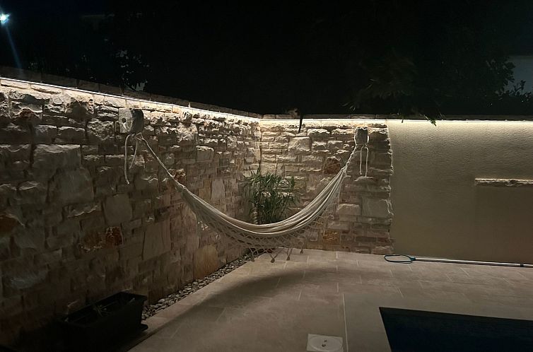 Vakantiehuis Neues Ferienhaus in Krnica mit Privatem Pool