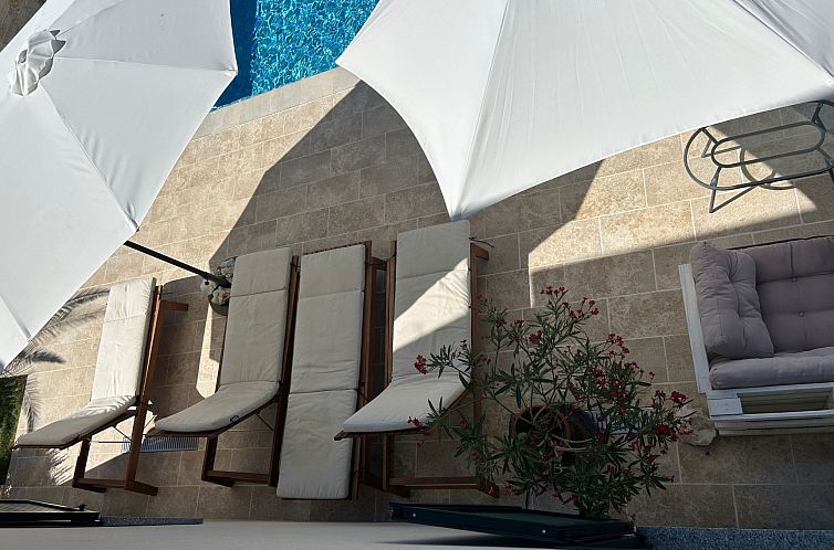 Vakantiehuis Neues Ferienhaus in Krnica mit Privatem Pool