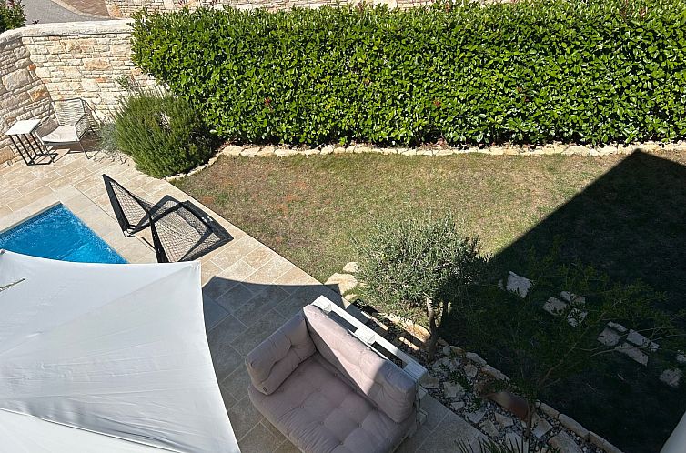 Vakantiehuis Neues Ferienhaus in Krnica mit Privatem Pool
