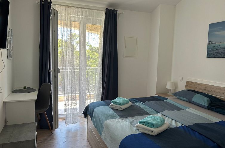 Vakantiehuis Neues Ferienhaus in Krnica mit Privatem Pool