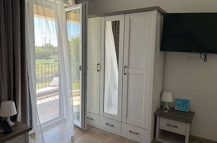 Vakantiehuis Neues Ferienhaus in Krnica mit Privatem Pool