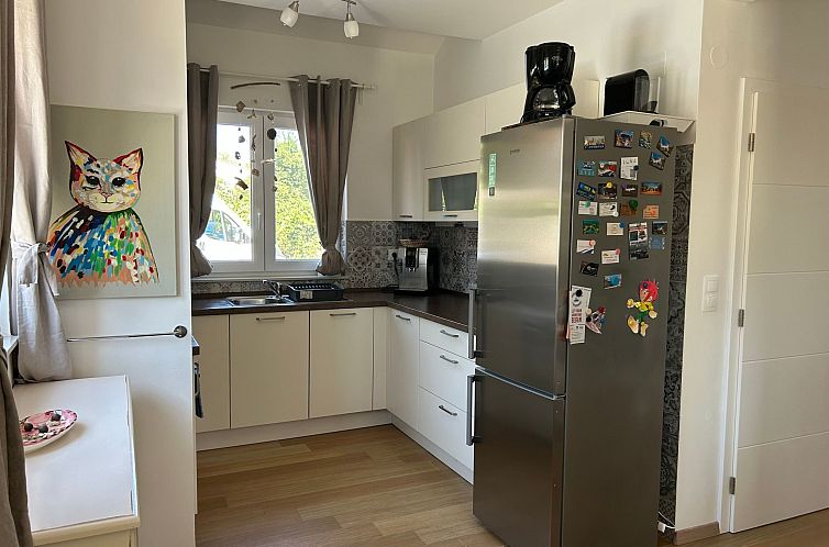 Vakantiehuis Neues Ferienhaus in Krnica mit Privatem Pool