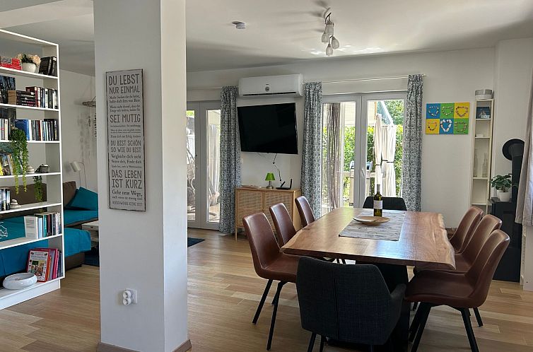 Vakantiehuis Neues Ferienhaus in Krnica mit Privatem Pool