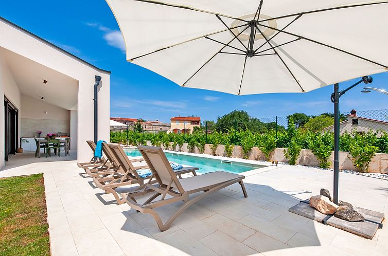 Vakantiehuis Echo villa, Istra, Pool Jacuzzi, BBQ, Haustierf