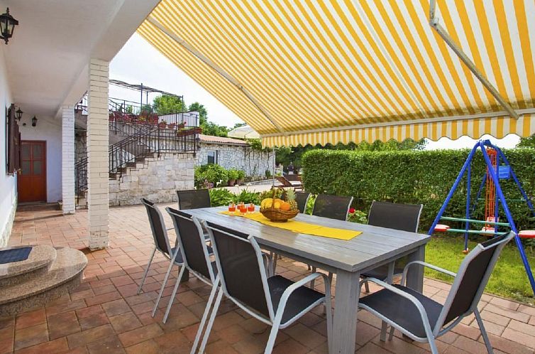 Vakantiehuis im Dorf Kujići