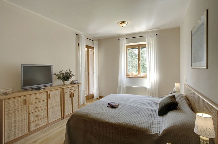 Vakantiehuis in Karigador mit Terrasse, Whirlpool und Garten