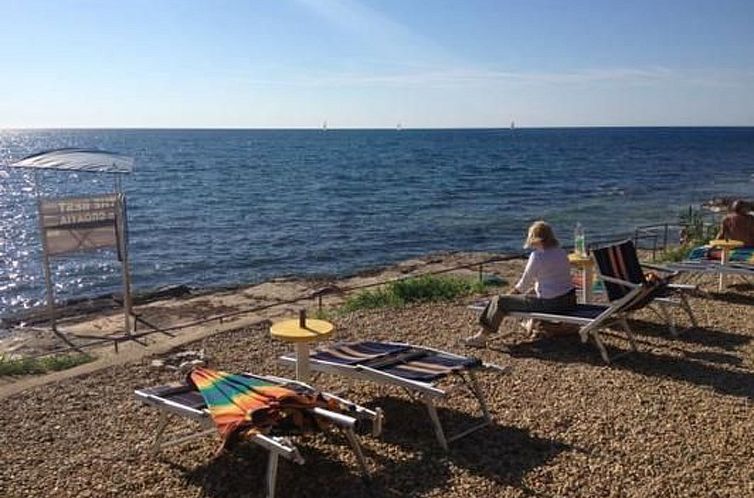 Vakantiehuis in Karigador mit Terrasse, Whirlpool und Garten