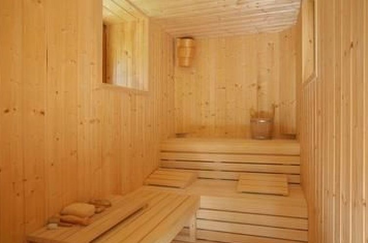 Vakantiehuis in Karigador mit Terrasse, Whirlpool und Garten