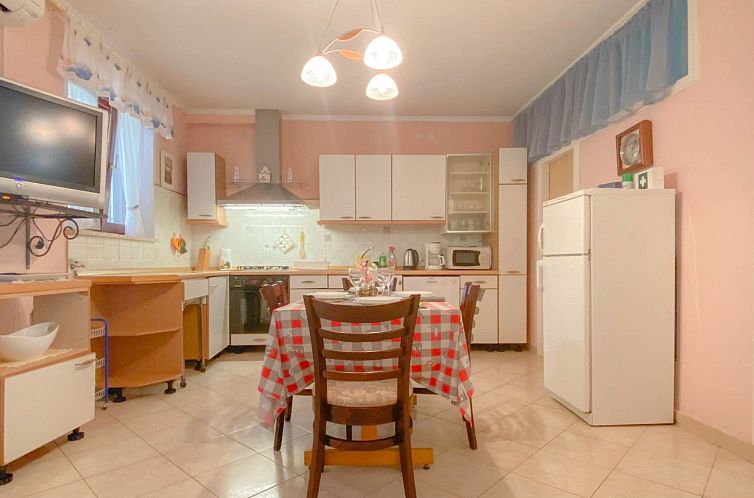 Appartement Pjero mit schöner Terrasse