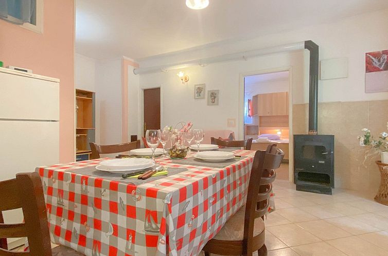 Appartement Pjero mit schöner Terrasse