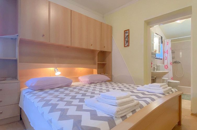 Appartement Pjero mit schöner Terrasse