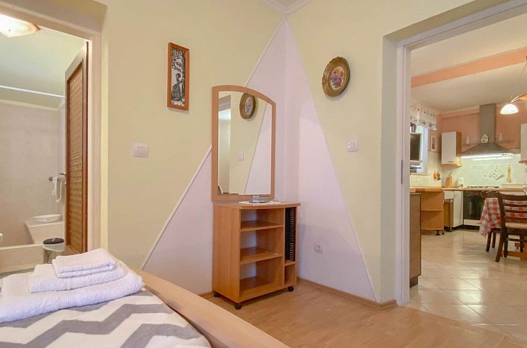 Appartement Pjero mit schöner Terrasse