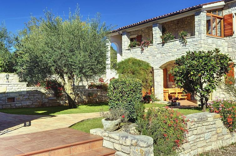 Appartement Appartement in Rakalj mit Großem Garten und Pan