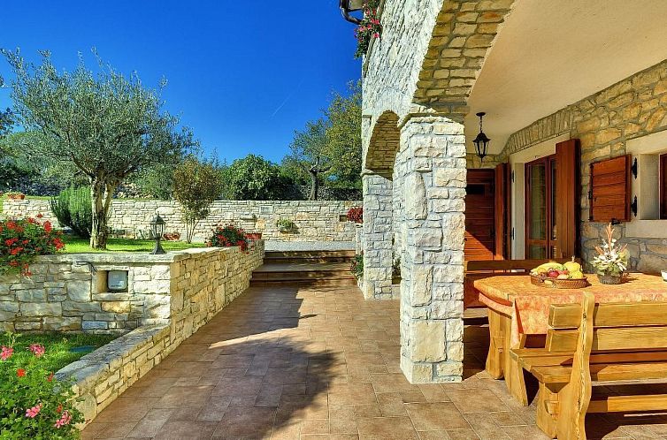 Appartement Appartement in Rakalj mit Großem Garten und Pan