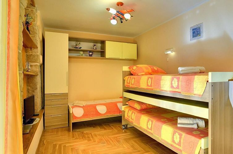 Appartement Appartement in Rakalj mit Großem Garten und Pan